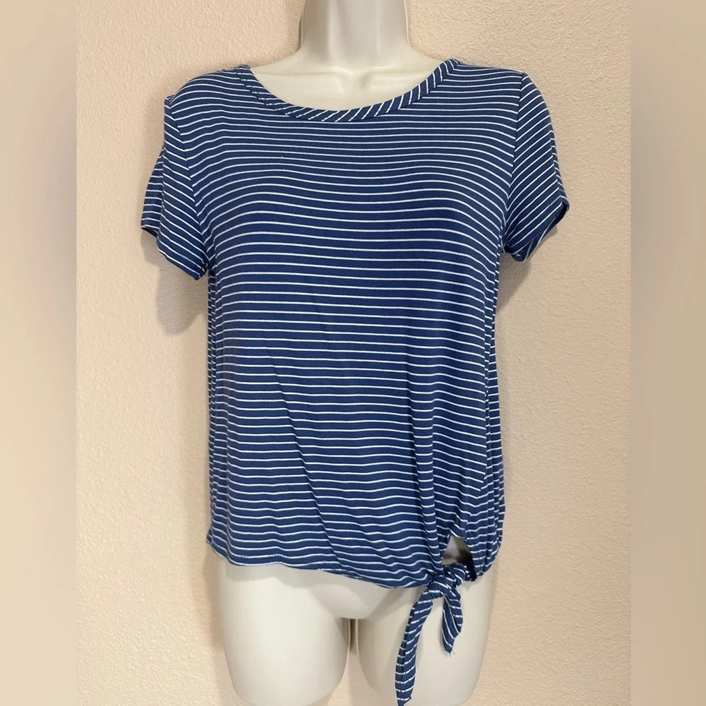 NWT OLIVIA RAE Knotted Front Top, Size M